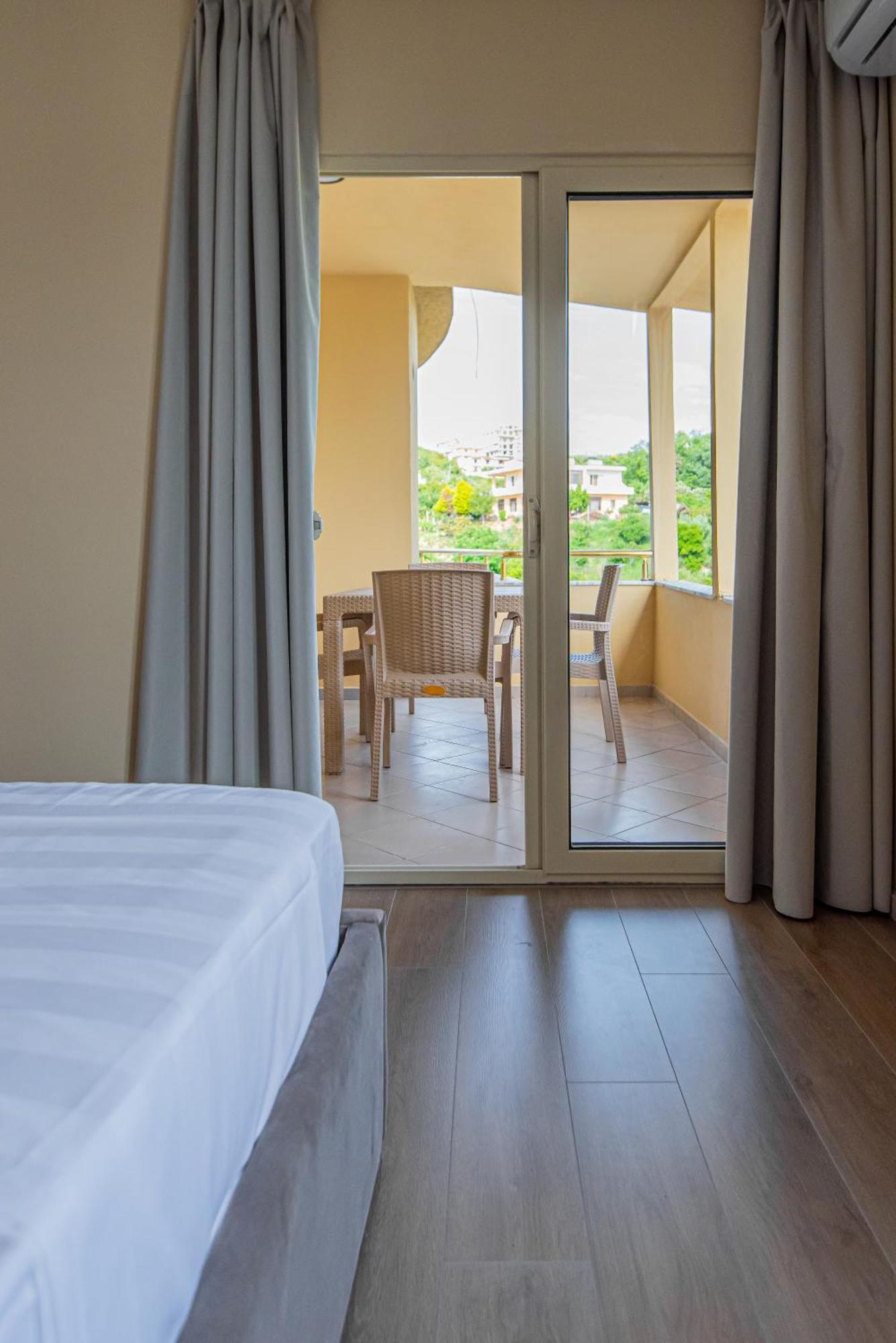 Aparthotel Eda Durrës Zewnętrze zdjęcie